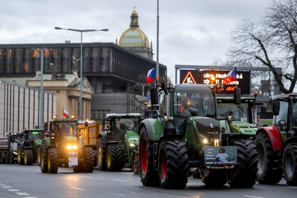 Τσεχία: Αγρότες με τα τρακτέρ τους κατέκλυσαν το κέντρο της Πράγας