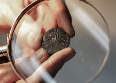 Ασημένιο νόμισμα 1.900 ετών ανακάλυψαν αρχαιολόγοι στο Ισραήλ