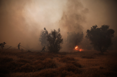 Χάος με τρία νέα μέτωπα στη Βαρυμπόμπη: Προς Ιπποκράτειο και Κρυονέρι η φωτιά