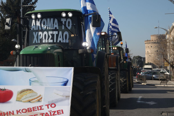 Δεν «σπάνε» τα μπλόκα οι αγρότες: Μέχρι την Κυριακή θα «πολιορκείται» από τρακτέρ η Θεσσαλονίκη (φωτογραφίες)