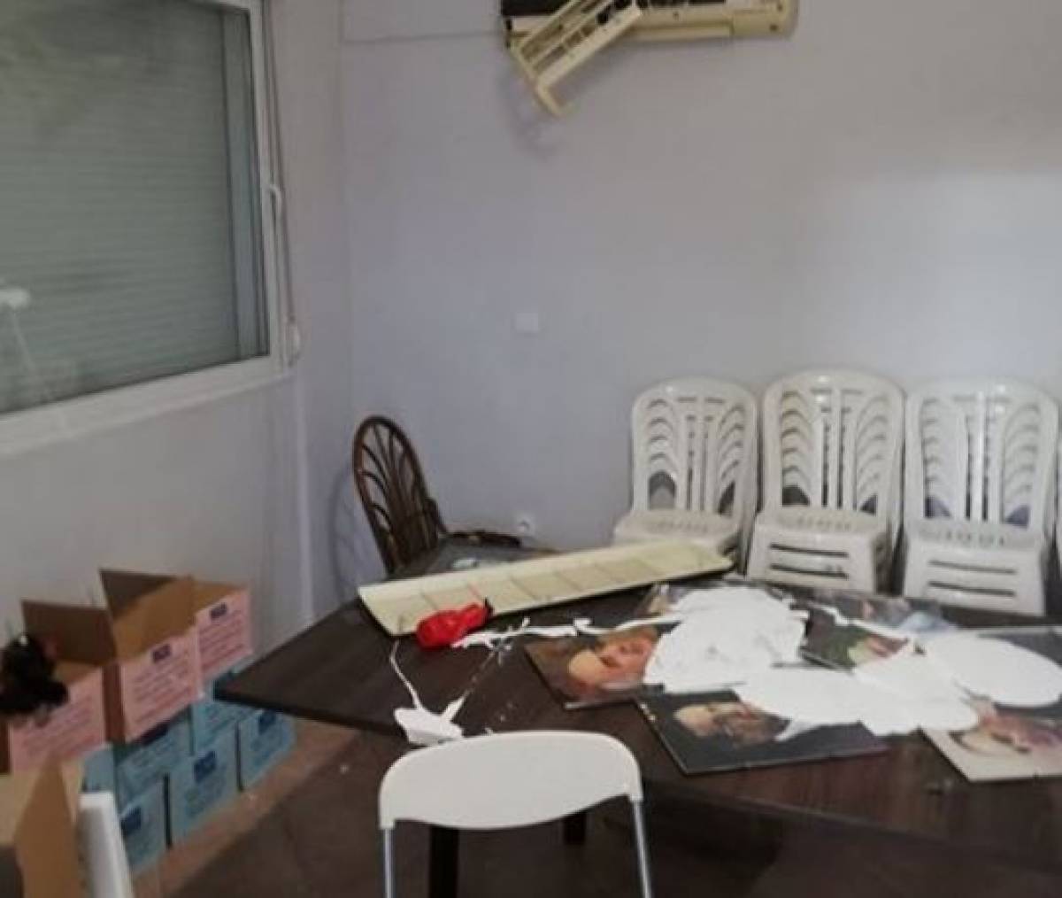 Επίθεση στα γραφεία της ΝΔ στο Χαϊδάρι (photos)
