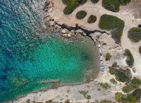 Τρεις ψαγμένες παραλίες κοντά στην Αθήνα για το πρώτο μπάνιο