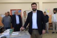Ψήφισε ο Κώστας Ζαχαριάδης - «Μην ψηφίζετε λευκό, μην ψηφίζετε άκυρο»