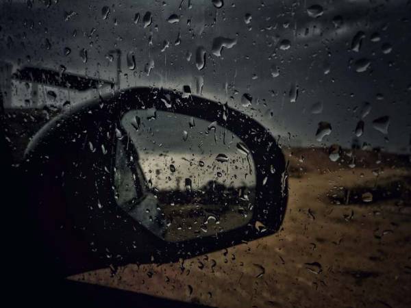 Καιρός: Βροχές, καταιγίδες και μικρή άνοδος της θερμοκρασίας