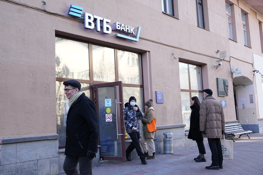 FT: Πάνω από 800 εκατ. ευρώ σε φόρους πλήρωσαν δυτικές τράπεζες στη Ρωσία