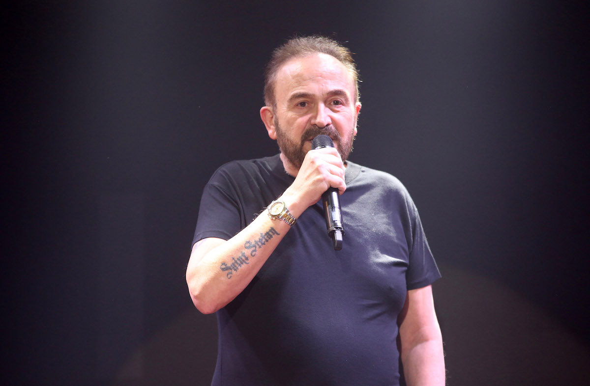 Σταμάτης Γονίδης: Έπεσε ξύλο σε συναυλία του στο Λιανοκλάδι