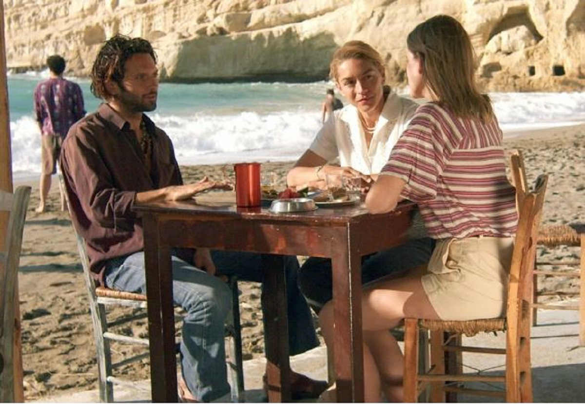 Η παραλία spoiler: Η Υπατία περνά χρόνο με τον Χάρι, την ώρα που ο Γιώργος φτάνει στην Κρήτη