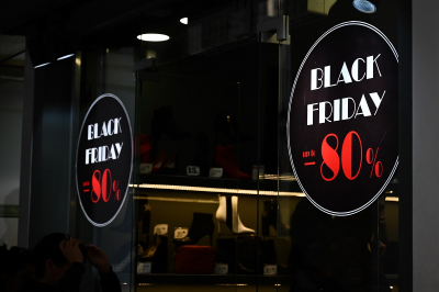 Black Friday: Ο «Μαύρος Νοέμβριος» και πώς χάθηκε η «μαγεία» των εκπτώσεων