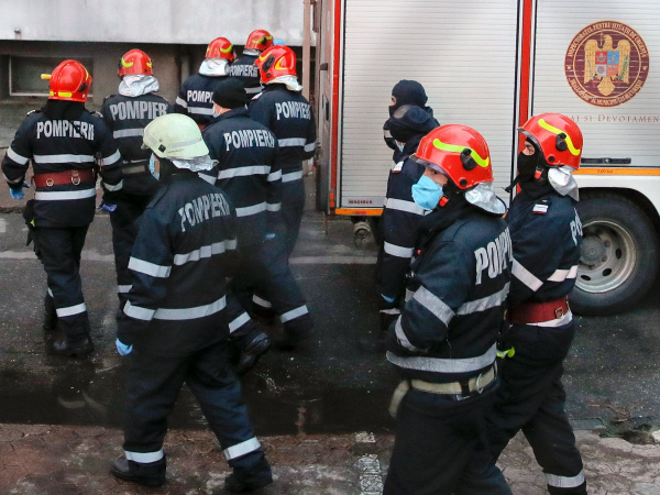 «Η δουλειά μας είναι να σώσουμε όσες περισσότερες ζωές μπορούμε», λέει Ρουμάνος πυροσβέστης από την Αθήνα