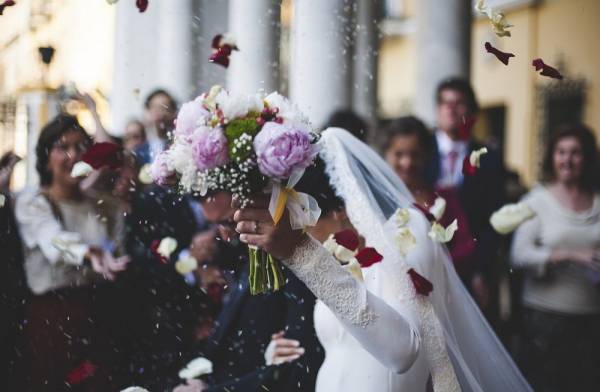 Νέος γάμος με κορονοϊό: Θετική μία καλεσμένη στην Αλεξανδρούπολη