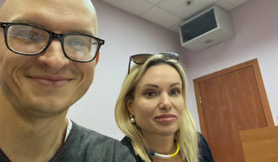 Ρωσία: Η πρώτη φωτογραφία της «αγνοούμενης» δημοσιογράφου μετά τη σύλληψή της