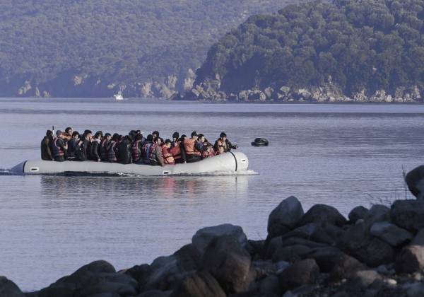 Μετανάστες και πρόσφυγες στα παράλια στέλνει ο Ερντογάν