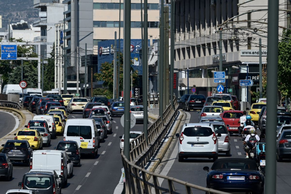 Κίνηση στους δρόμους: Στο «κόκκινο» ο Κηφισός – Κυκλοφοριακό κομφούζιο στο κέντρο της Αθήνας (χάρτες)