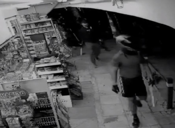 Βίντεο ντοκουμέντο πριν τα επεισόδια - Οπλισμένοι με καδρόνια οι Κροάτες στους δρόμους της Ν. Φιλαδέλφειας