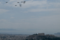 Στρατιωτικά αεροσκάφη πετούν πάνω από την Ακρόπολη σήμερα – Ο λόγος