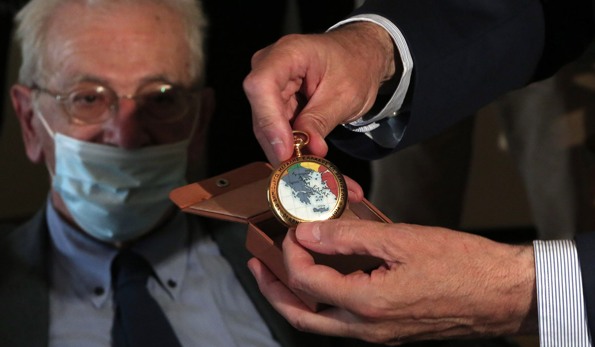 Δωρεά στη Βουλή το χρυσό ρολόι του Βενιζέλου