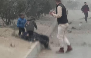 Σπαρακτικό βίντεο: «Σήκω μαμά» φωνάζουν στη μαμά τους δύο παιδιά μετά από έκρηξη