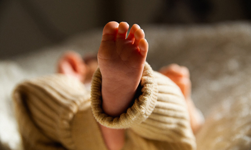 Ασπρόπυργος: Eγκαταλελειμμένο νεογέννητο βρέφος βρέθηκε σε χωράφι