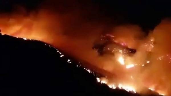 Ισπανία: Συνεχίζεται η μάχη με τις φλόγες στο νησί Γκραν Κανάρια