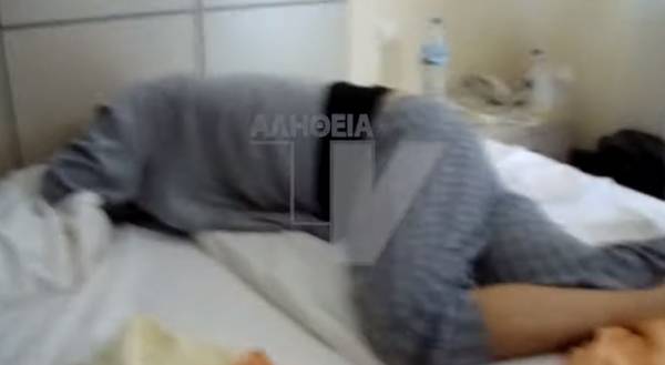 Χίος: Η στιγμή της εισβολής κατοίκων στο ξενοδοχείο των ΜΑΤ (video)