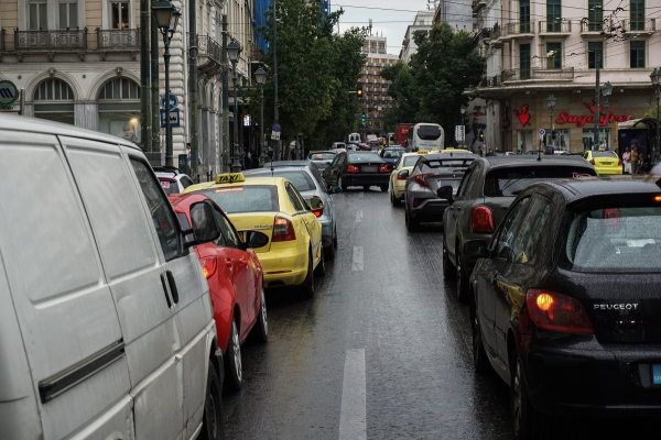 Κίνηση τώρα: Χάος στην Αθήνα από τη βροχή - Οι πιο μποτιλιαρισμένοι δρόμοι