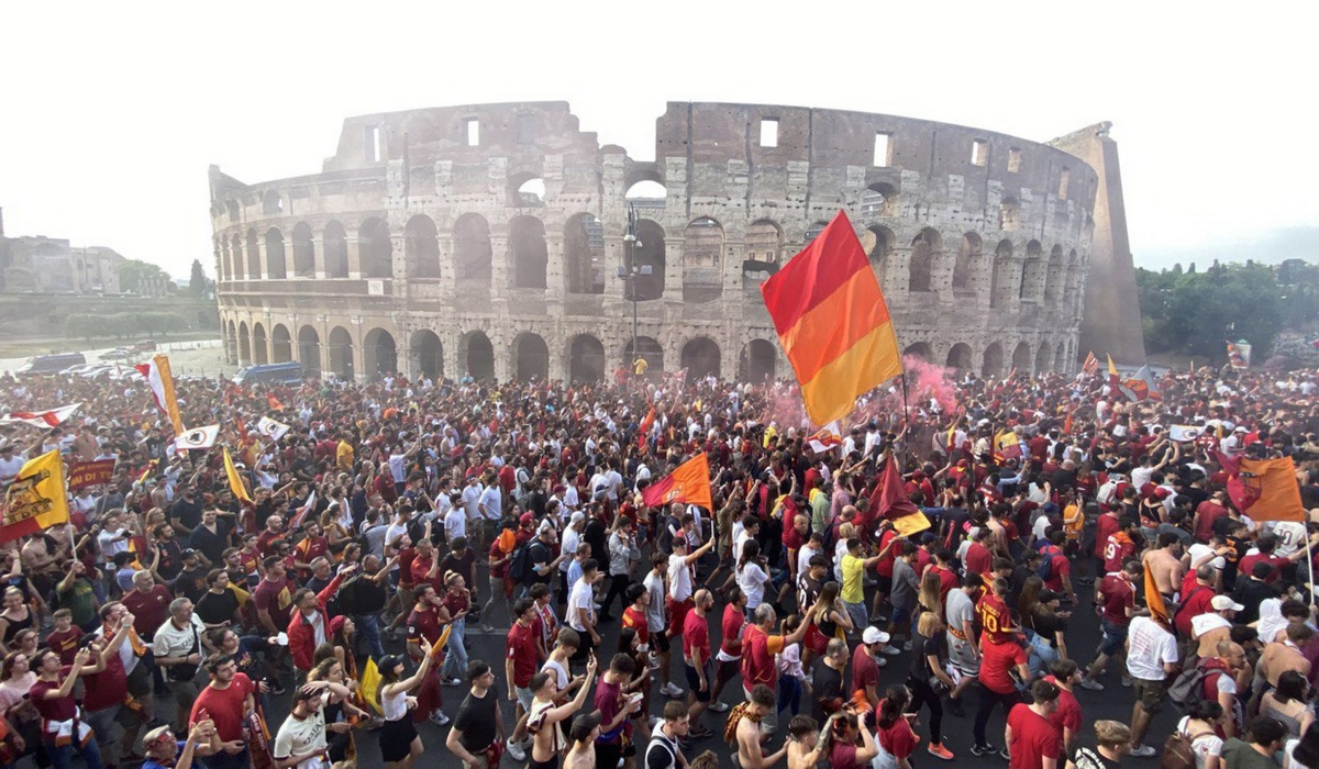 Ρώμη: Χαμός από 100.000 φίλους των τζιαλορόσι - Αποθέωση Μουρίνιο