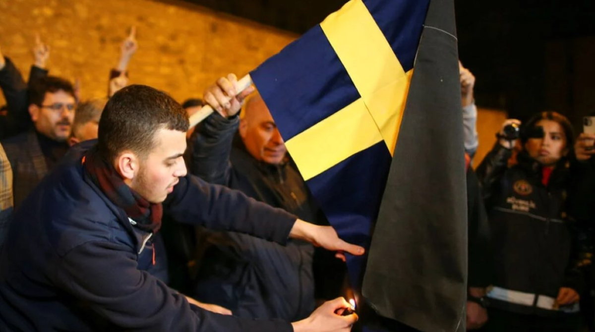 Σουηδία: Tαξιδιωτική οδηγία για την Τουρκία μετά την πυρπόληση του Κορανίου