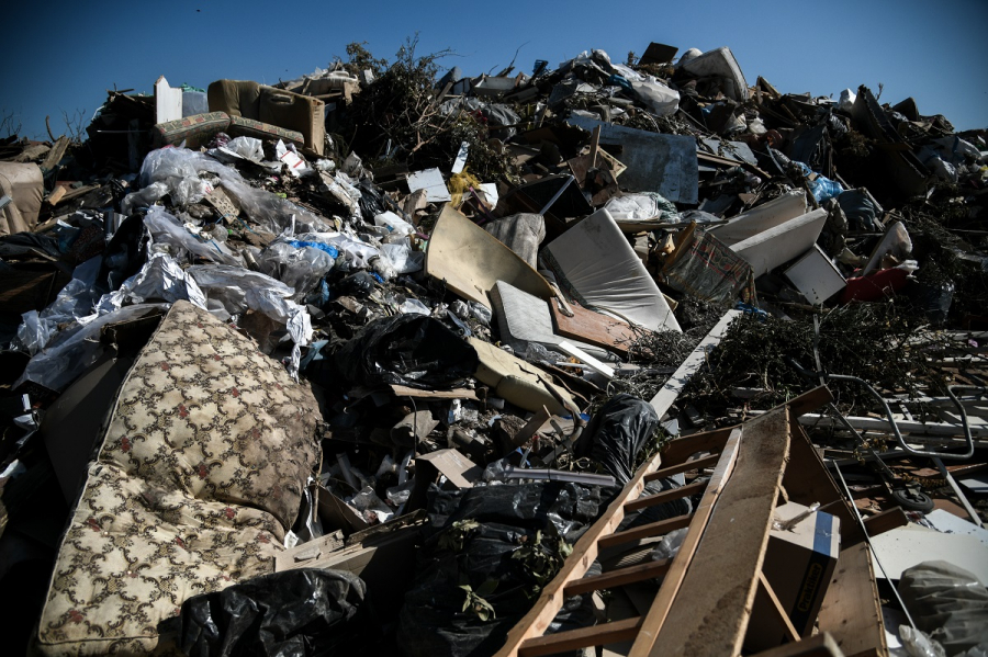ΥΠΕΝ: Κατά 32% μειώθηκαν τα πρόστιμα από την ΕΕ για τις παράνομες χωματερές