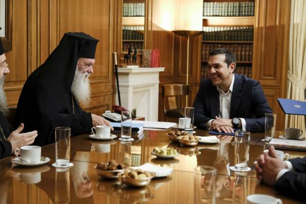 Ιστορική συμφωνία Τσίπρα και Ιερώνυμου για διαχωρισμό Κράτους - Εκκλησίας - Τέλος οι ιερείς δημόσιοι υπάλληλοι