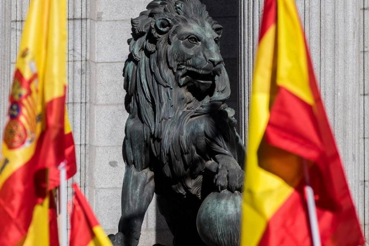 Ισπανία: Συντηρητικοί και Σοσιαλιστές επιδιώκουν ν’ «αναστήσουν» τον παλαιό δικομματισμό