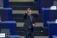 Βούλγαρος ευρωβουλευτής αποχώρησε από το Ευρωκοινοβούλιο με ναζιστικό χαιρετισμό