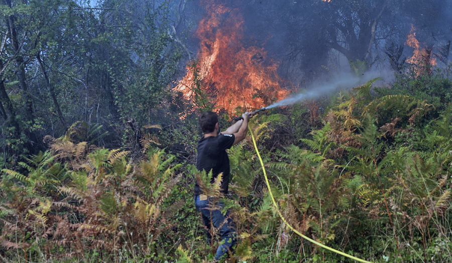 Φωτιά στην Εύβοια: Σε πύρινο κλοιό πολλές περιοχές – Νέες εκκενώσεις χωριών