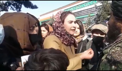 Καμπούλ: Διαδήλωση γυναικών για τον αποκλεισμό τους από την εκπαίδευση και την εργασία (Βίντεο)