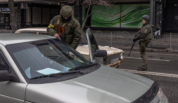 Πόλεμος στην Ουκρανία: 500 οι νεκροί Ρώσοι στρατιώτες λέει η Μόσχα - Σκοτώσαμε 5.800 απαντά το Κίεβο
