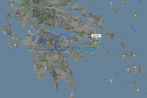 25η Μαρτίου: Αεροσκάφος της Aegean σχημάτισε τον αριθμό 200 πάνω από την Πελοπόννησο