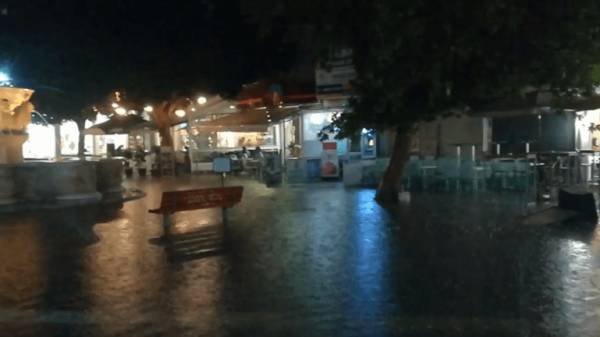 Ο «Ιανός» έκανε τη νύχτα μέρα στην Κρήτη - Σε ποτάμια μετατράπηκαν οι δρόμοι