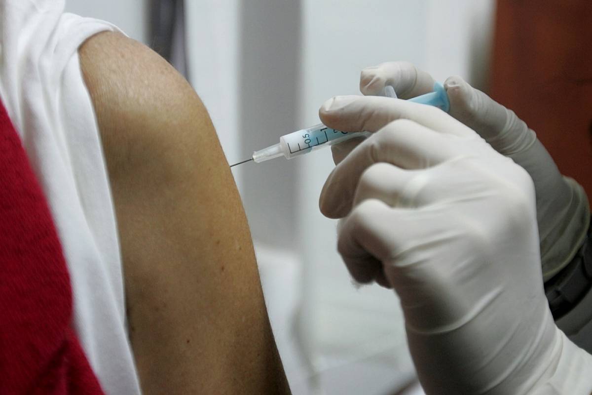 Εμβόλιο γρίπης: Προσφέρει προστασία από τον κορονοϊό;