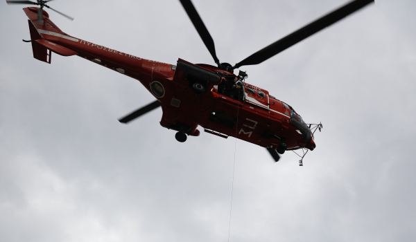 Εύβοια: Βίντεο από τη στιγμή που το ελικόπτερο παραλαμβάνει τον 38χρονο τραυματία