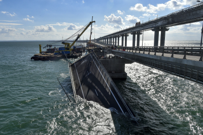 Γέφυρα της Κριμαίας: Από την «κατασκευή του αιώνα» στην «επισκευή του αιώνα» (Φωτογραφίες)