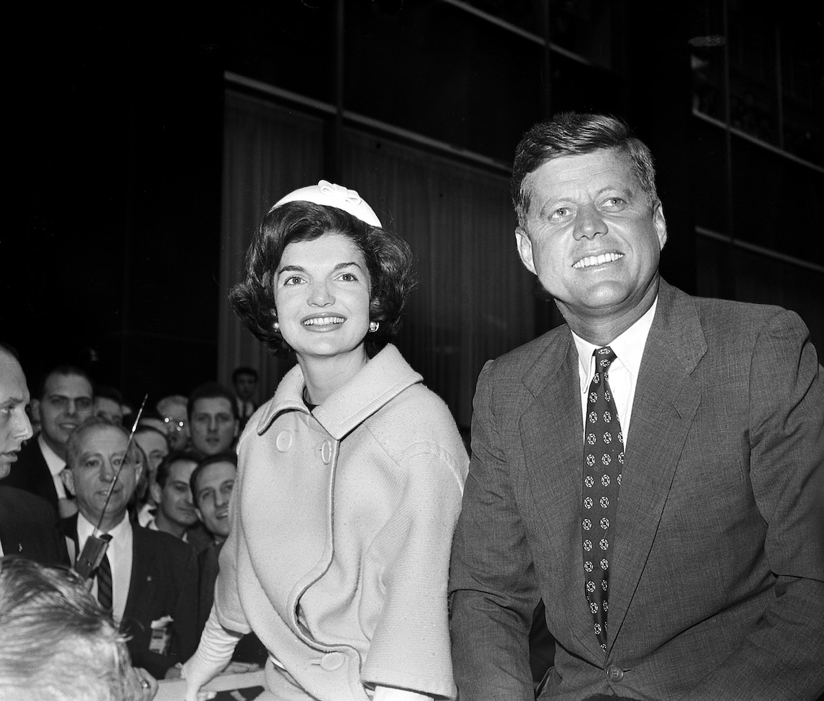 Πώς η Τζάκι πληρώθηκε με εκατομμύρια για να παριστάνει την τέλεια σύζυγο του JFK