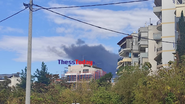Φωτιά τώρα σε εργοστάσιο στη Θεσσαλονίκη