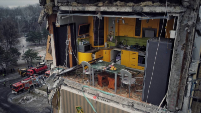 Συγκλονιστική εικόνα μετά τον βομβαρδισμό του Ντνίπρο: H κίτρινη κουζίνα που έμεινε... όρθια