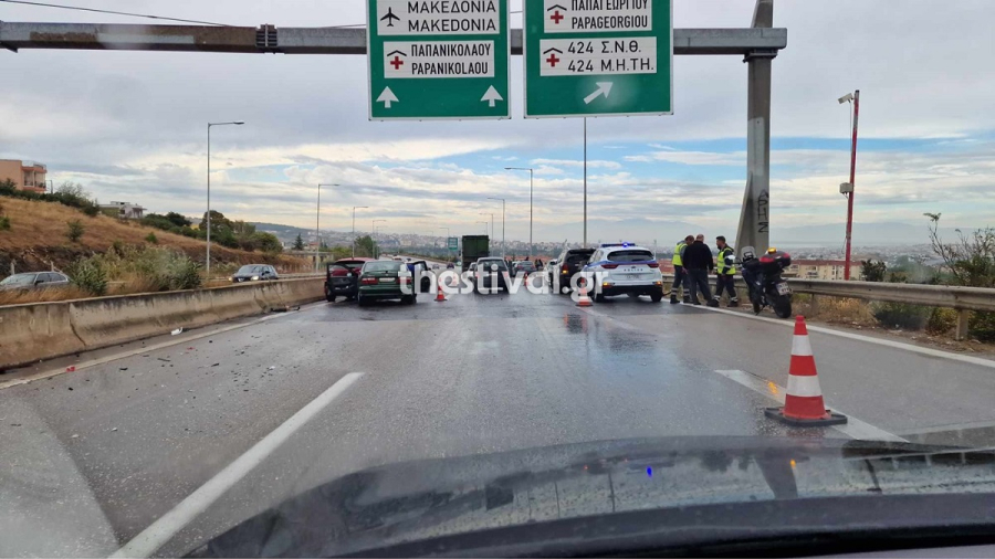 Θεσσαλονίκη: Καραμπόλα 10 οχημάτων στον Περιφερειακό - Πληροφορίες για τραυματίες