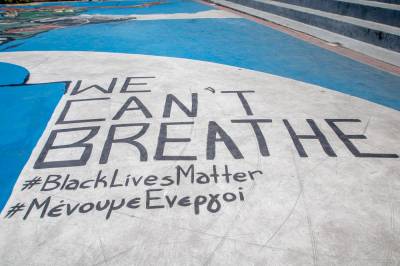 Γιάννης Αντετοκούνμπο: Γκράφιτι «we can’t breathe» στα Σεπόλια