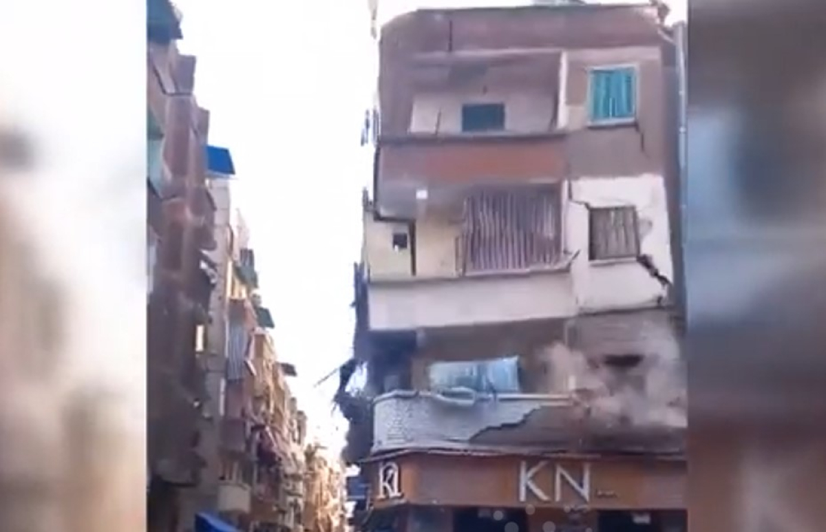 Τέσσερις νεκροί από κατάρρευση πολυκατοικίας στην Αίγυπτο - Η στιγμή που πέφτει σαν χάρτινος πύργος