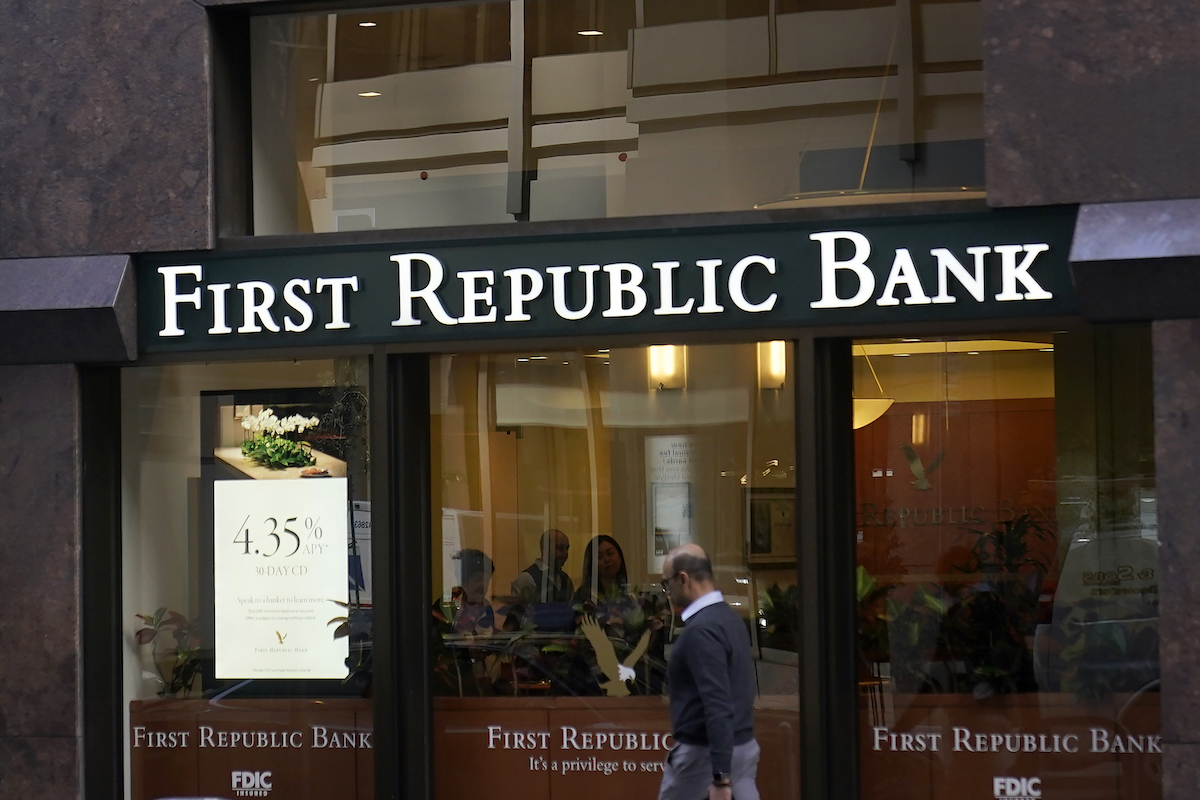 Οριστικό λουκέτο στη First Republic Bank – Oι καταθέσεις περνούν στην JP Morgan