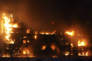 Βαλένθια: 4 νεκροί από φωτιά σε πολυκατοικία - Φόβοι για τους αγνοούμενους