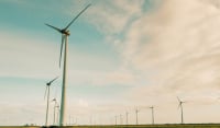 Ανανεώσιμες Πηγές Ενέργειας: Ετοιμάζονται για την Κομισιόν μετά τα «παραθυράκια» για τη σύνδεση στο δίκτυο μεταφοράς