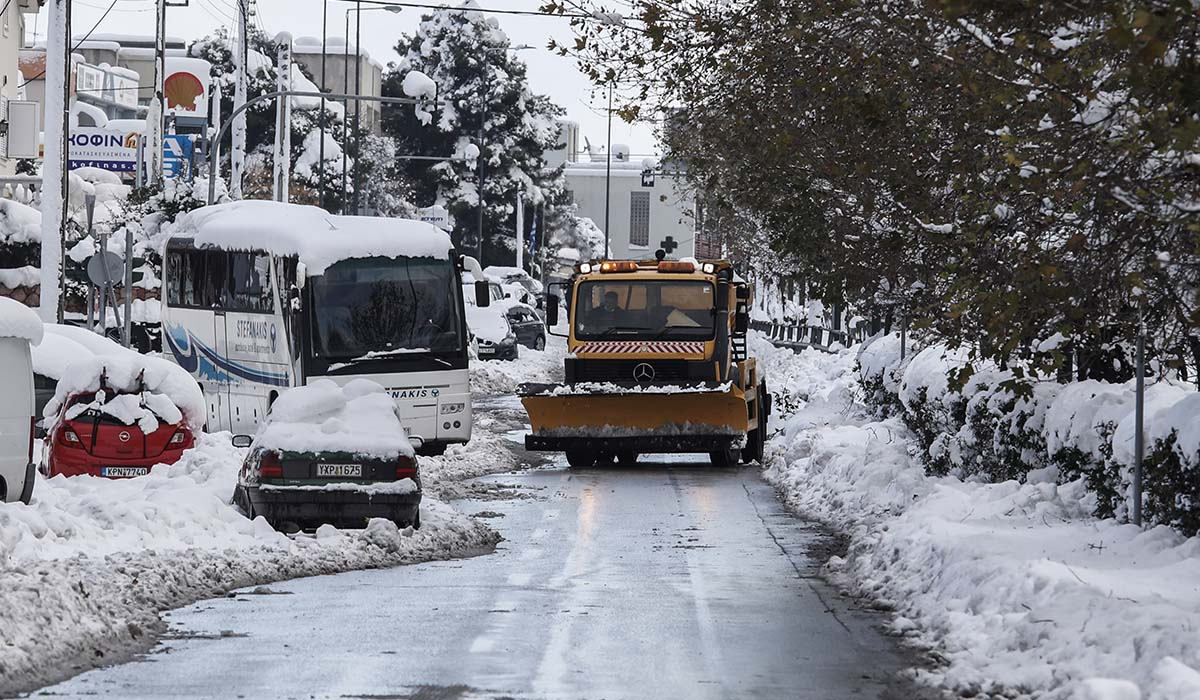 Ποιοι δρόμοι είναι κλειστοί τώρα στην Αττική - Μόνο με αλυσίδες για όλα τα οχήματα η Αθηνών-Λαμίας