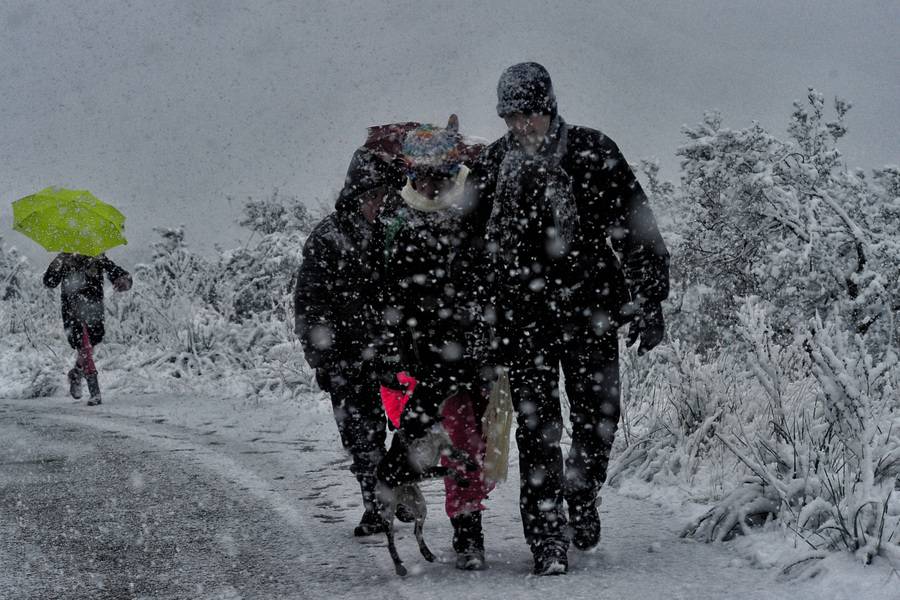 Συνεχίζεται η επέλαση του χιονιά - Έκλεισε η λεωφόρος Διονύσου